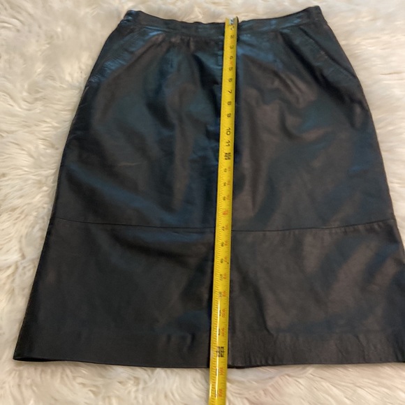 Peorgee Sport by Sally B. 100% Leather Skirt excellent condition size M - Picture 11 of 12